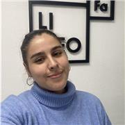 Recién titulada en gráfica publicitaria con 4 años de experiencia en el sector.